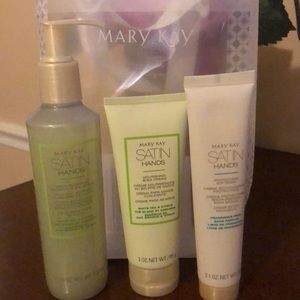 Mary Kay Satin Hands Set with White Tea and Citrus